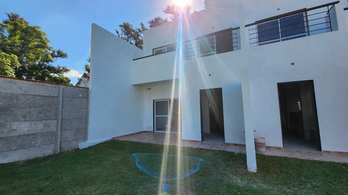 Casa Dúplex  En Venta En Parque Leloir, Ituzaingó, G.b.a. Zona Oeste