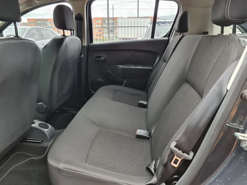 Renault Sandero Expression 1.6cc MT AA 4X2