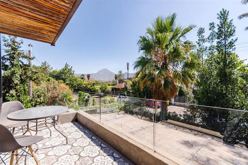 Casa En Venta De 4 Dorm. En Las Condes
