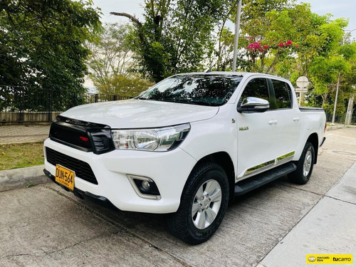 Toyota Hilux 2.4l Diesel 4x4 Mecánica Trd