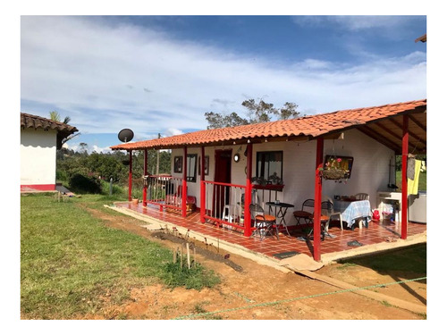 Imagen 2 de 20 de Espectacular Terreno Con Finca Y Pesebrera En Guarne