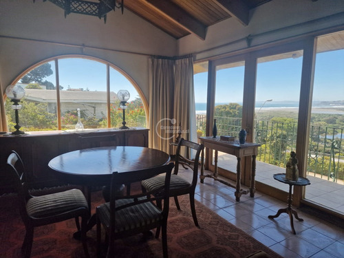 Casa En Venta De 4 Dorm. En Santo Domingo