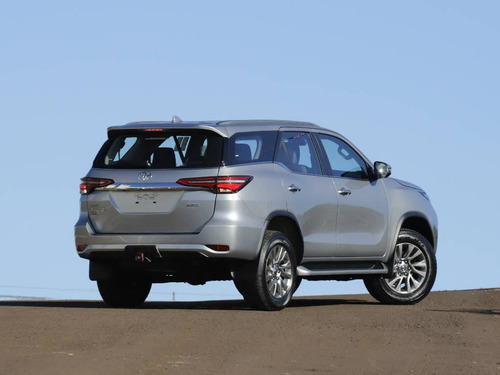 Imagem 4 de 15 de Toyota Hilux Sw4 Srx 2.8 4x4 Diesel Aut - 7 Lugares