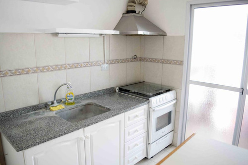 Imagen 4 de 10 de Departamento - Mart.-fleming/panam.