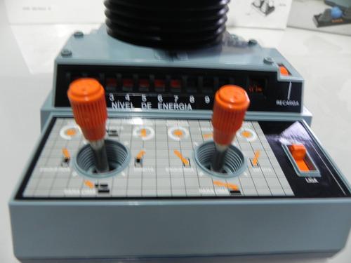 Brinquedo Tectoy Armatron Com Pilhas