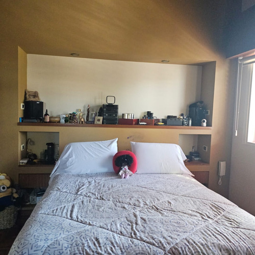 Excelente Chalet De 4 Amplios Ambientes Sobre Lote De 12,99 X 51, Con Garage Cubierto Para 3 Autos, Galeria Con Parrilla, Fondo Y Quincho. Excelente Estado. Nuevo Valor