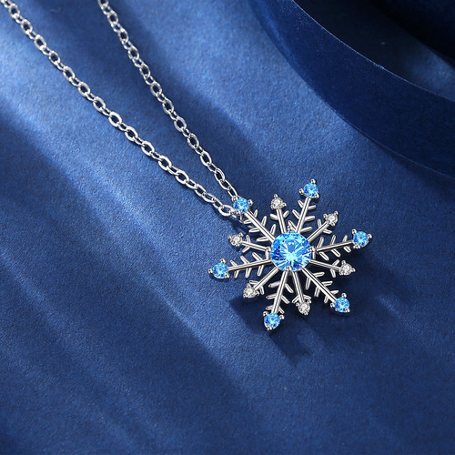 Collar Con Colgante De Circonio Azul Claro Con Incrustacione