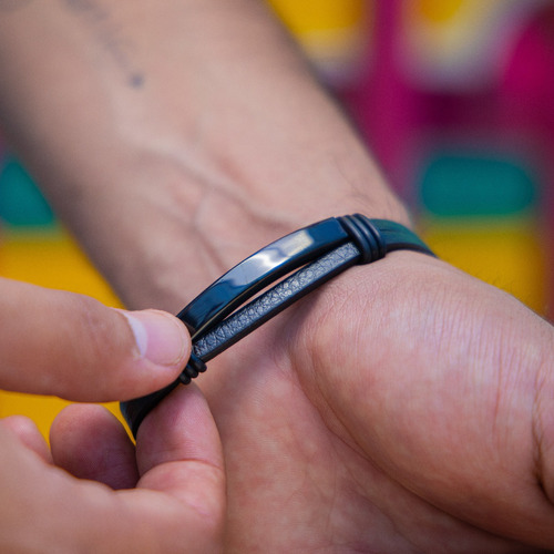 Imagen 3 de 10 de Pulsera Hombre Placa Juvenil Cuero