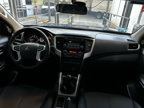 Mitsubishi L200 2.4 Cabina Doble 4x2 Mt