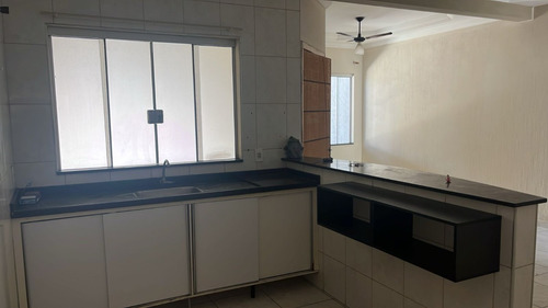 Casa Com 3 Quartos E 2 Banheiros À Venda, 133 M² Por R$ 405.000