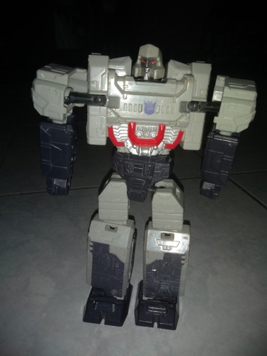 Figura Megatron Transformers Authentics Alpha Sin Cañón (Usado)