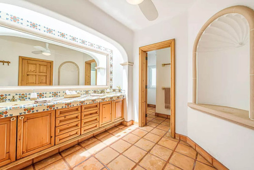 Casa De Lujo Con Jardín, Terraza, Pergola Y Alberca Privada,