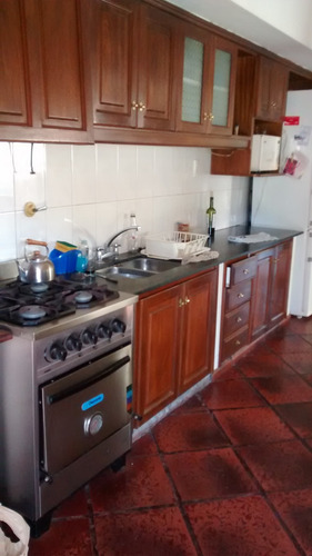 Imagen 8 de 14 de Casa Con Quincho En 56 Y 135