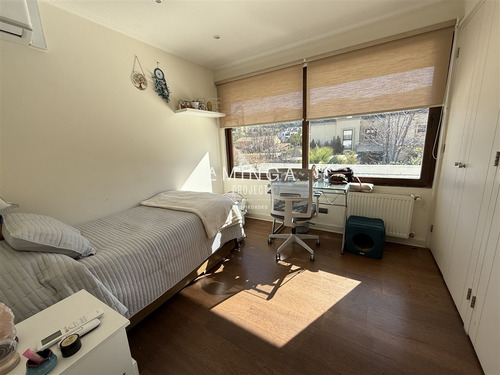 Casa En Venta De 6 Dorm. En Lo Barnechea