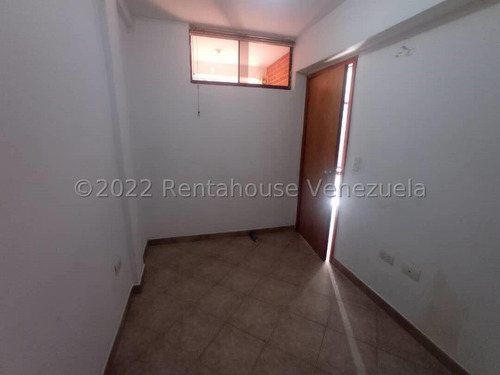 Imagen 8 de 30 de Deisim22-22935 Hermosa Villa Ubicada En Urb Prebo I Valencia Carabobo Con Patio, 4h Habitaciones (incluye Una De Servicio) Excelente Distribucion