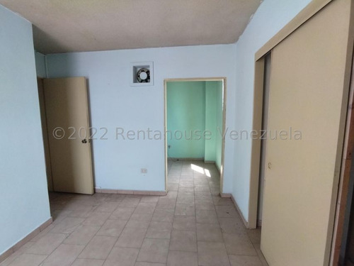 Imagen 3 de 14 de Rosangel Parraga Rentahouse Vende Vende Oficina En Av Bolivar Valencia Carabobo 22-21263