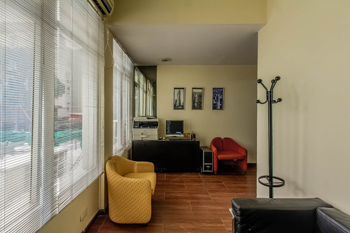 Venta Oficina C/ 2 Despachos Y Recepción 1° Piso Contra Frente En Retiro, Microcentro