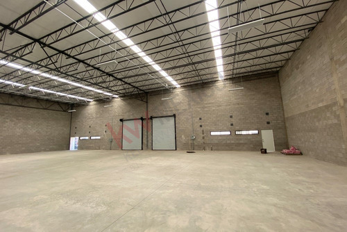 Bodega En Renta De 920 M2 En $82,800 En Calle Amada Armendáriz Casi Esquina En (tecnológico Y H...