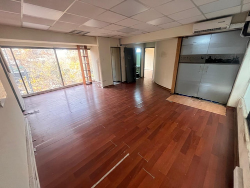 Arriendo Oficina Ed. Giratorio Conexión Metro Los Leones, Pl