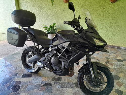 Moto Com Muitos Acessorios.
