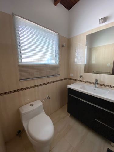Casa Duplex Para Venta En Santa Paula #2369