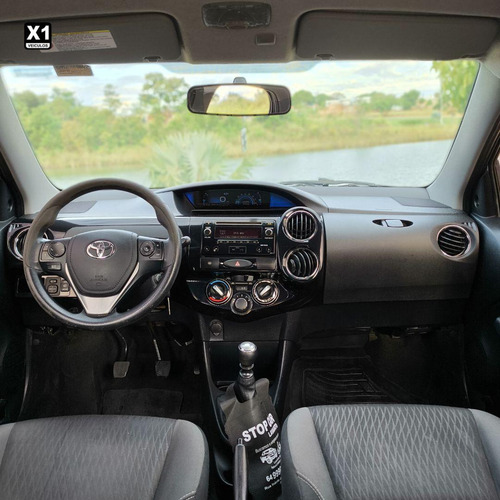 Toyota Etios Hb Xs 15 Mt