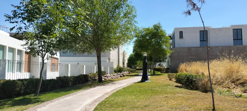 Residencia En Zona Exclusiva Coto Al Norponiente De La Ciudad De Aguascalientes De Un Nivel Y 4 Recamaras Canchas, Alberca Todas Las Amenidades En 610 Mts De Terreno Y 380 Mts De Construcción