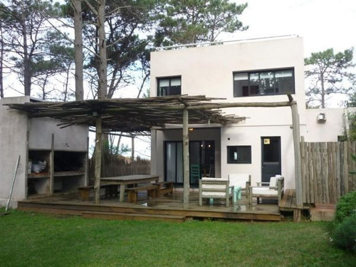 Casa En Venta De 4 Dormitorios En Montoya