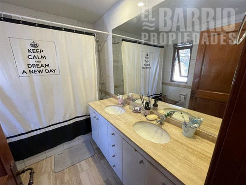 Casa En Venta De 5 Dorm. En Las Brisas De Chicureo