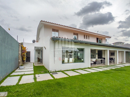 Imagen 14 de 15 de Adriana Atienzo Vende | Hermosa Y Exclusiva Casa En Urb. Guaparo (foc-569)