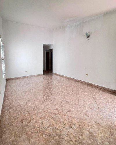 Venta Urb. La Macarena, Palo Negro, Casa 136 Metros Estado Aragua Conjunto Cerrado