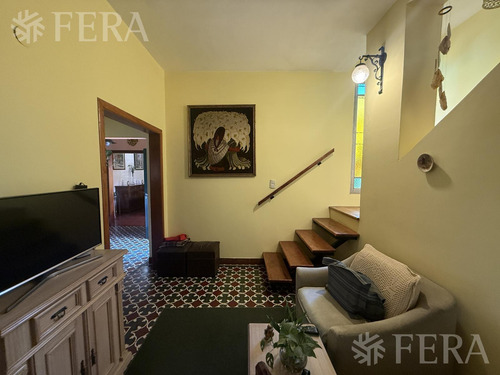 Venta Casa 3 Ambientes Con Cochera Y Jardín En Quilmes