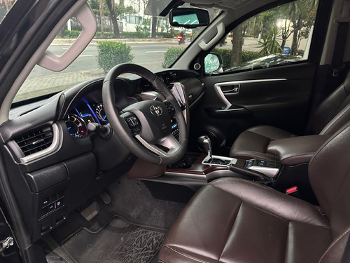Toyota Hilux SW4 2.8 SRX 4X4 7 LUGARES 16V TURBO INTERCOOLER DIESEL 4P AUTOMÁTICO