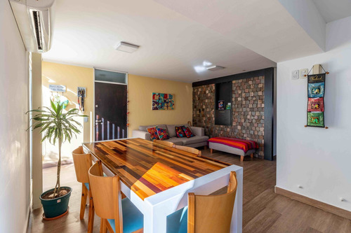 Departamento De 2 Dormitorios En Venta, La Plata