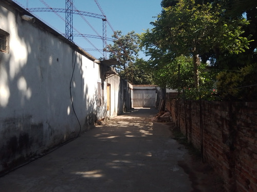 Vendo O Permuto Local Y Dos Galpones