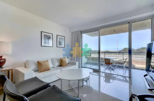Apartamento De 3 Dormitorios En Venta Primera Línea Del Mar, Playa Brava Punta Del Este - Ref : Eqp6006