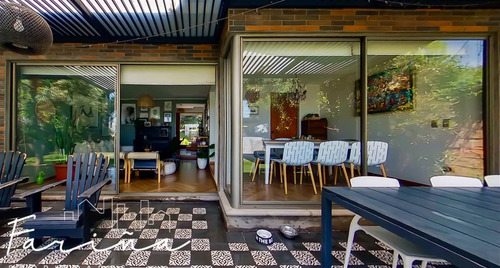 Casa En Venta De 4 Dorm. En Peñalolén