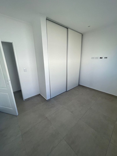 Imagen 8 de 10 de Casa A Estrenar 5 Amb. Oportunidad