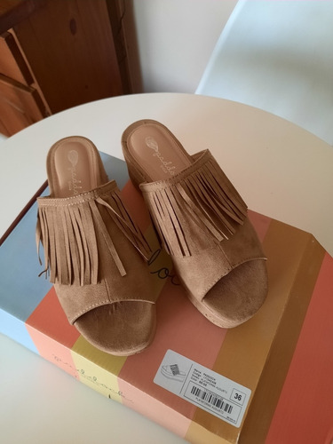 Sandalias Casual Con Plataforma Zapatos Talle 36 (Usado)