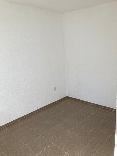 Imagen 5 de 7 de Alquilo Apto Planta Baja 2 Dormitorios Con Patio Y Parrillero