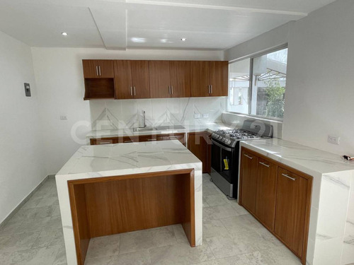 Venta De Casa, 3 Recamaras Con Closet, 3 Baños, Amplio Jardín Con Terraza