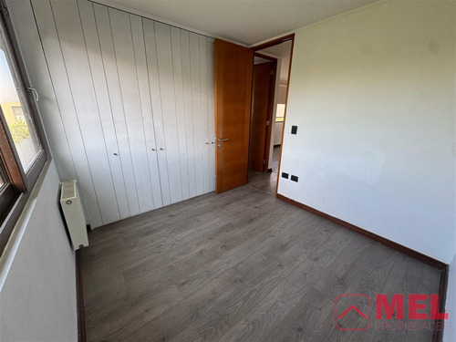 Casa En Arriendo De 3 Dorm. Mas Serv Piedra Roja En Chicureo