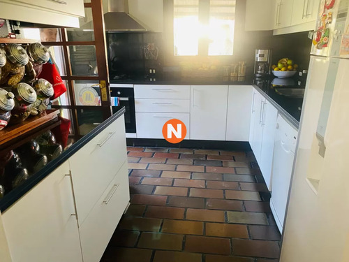 Muy Linda Casa En Venta, Gran Terreno Y Barbacoa