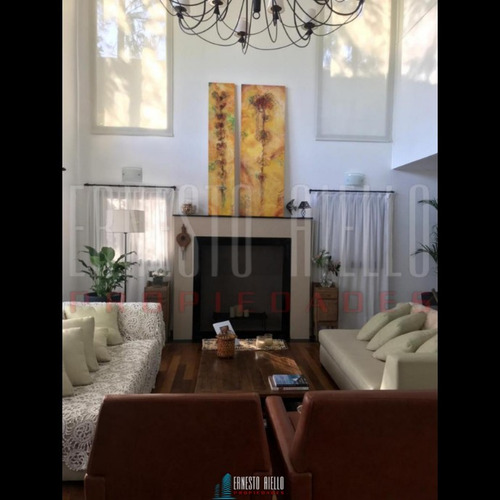 Casa En Venta En Club De Campo Abril