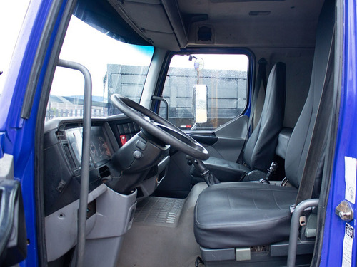Imagem 4 de 23 de Volvo Vm 23 210 6x2 2004 Com Munck Hincol 31.000 2011= Vw