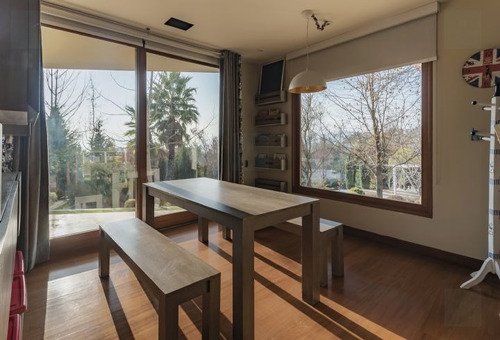 Casa En Venta De 5 Dorm. En Las Condes