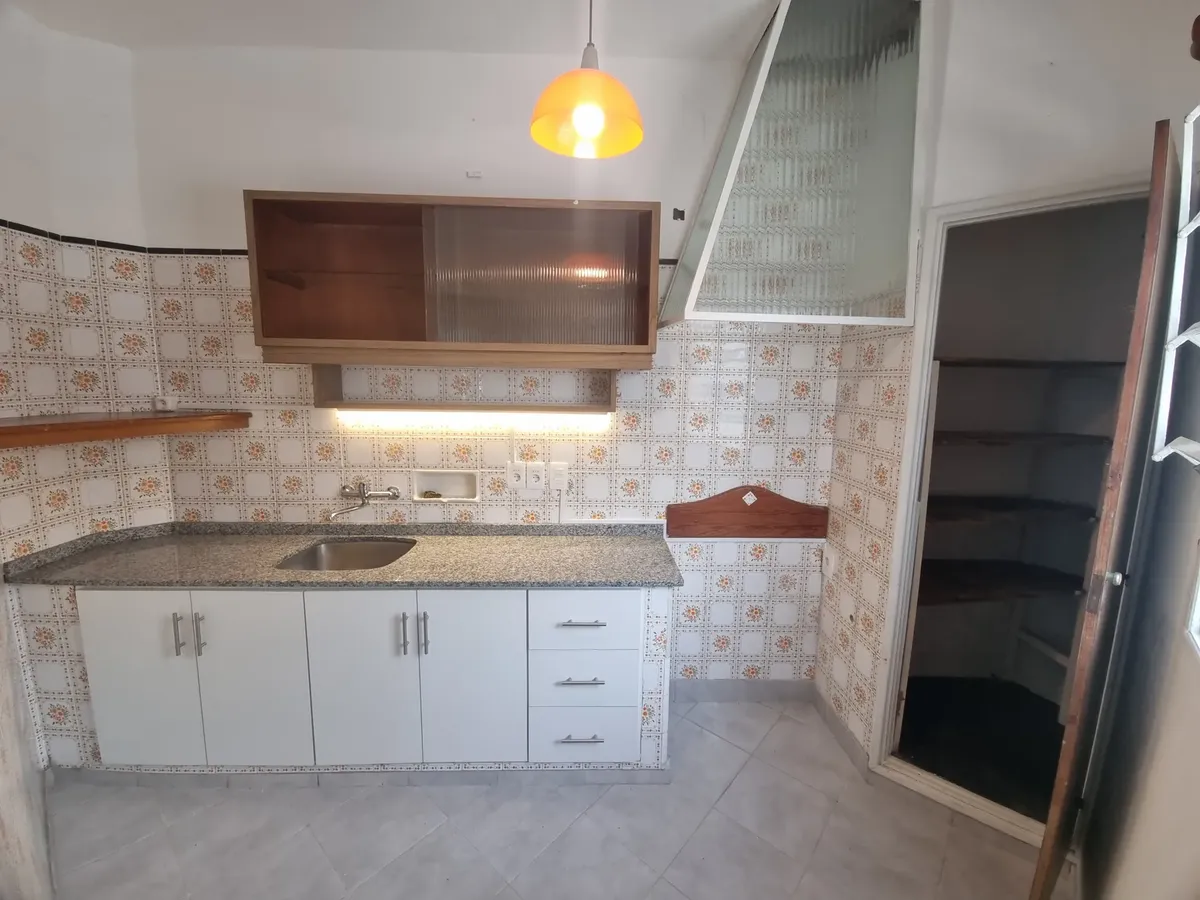 Preciosa Casa Con Lindo Jardín, Dorm Grandes, Living, Cocina Definida Y Baño, En Impecable Estado · Foto 4