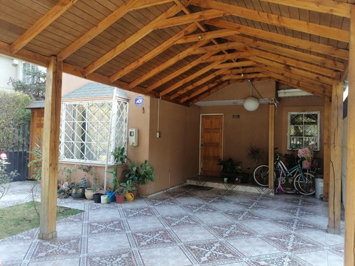 Casa Aislada De 3 Pisos, En El Rosal, Con 3 Estacionamientos