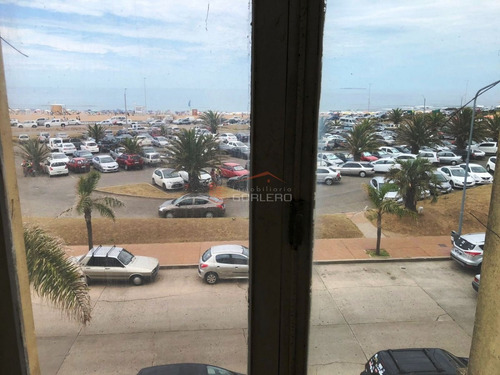 Local Sobre Avd. Gorlero En Punta Del Este, Península, Venta Alquiler, Amplio Local En Planta Baja + Otro En Sub Suelo Independiente + 2 Apartamentos- Ref: 21752