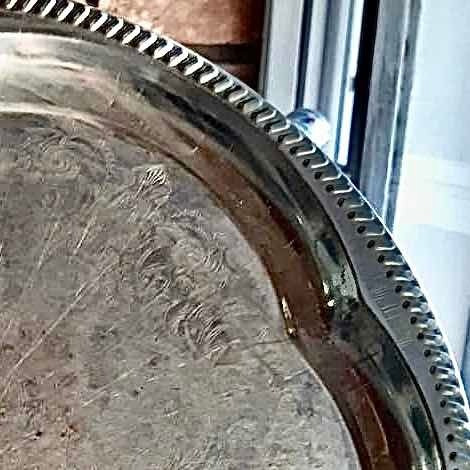 Antigua Bandeja De Metal Labrado